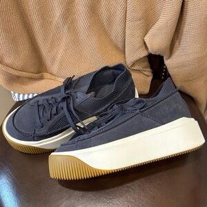 Ugg Navy Platform Sneaker New 9